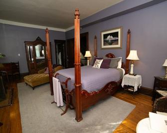 Faunbrook Bed & Breakfast - West Chester - Bedroom
