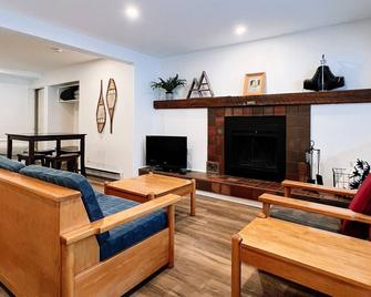 Cozy Studio - Ski in/Ski out - Sunny Patio - Panorama - Living room