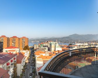 Hotel Indigo Batumi - Old Town By IHG - Batumi - Balcony