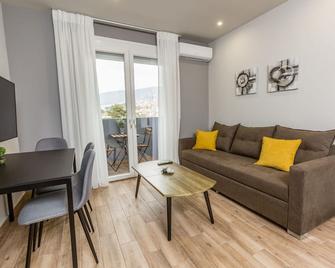 Raise Athens Metro Apartments - Афіни - Вітальня
