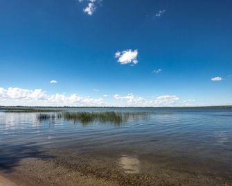 It's back! Luxury on West Battle Lake - 4BR/3BA - Great location near town! - Battle Lake - Beach