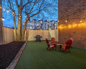 Walk to Hillsboro Village, close to Vanderbilt, 3 miles to Downtown - Nashville