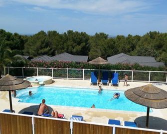 Chalet with 2 bedrooms and air conditioning near the beaches of Cap d'Agde - Agde - Piscine