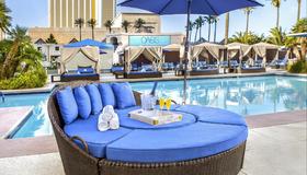 Luxor Hotel and Casino - Las Vegas - Piscina