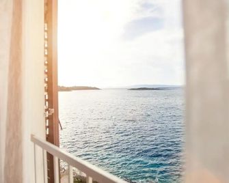 Hotel Odisej - Pomena - Balcón