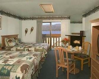 Big Bear Lakefront Lodge - ביג בר לייק - חדר שינה