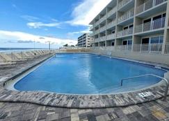 Brand New Pool on Daytona Beach!! - Daytona Beach - Uima-allas