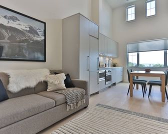 The Crescent - Rossland - Wohnzimmer