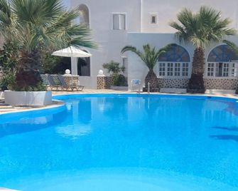 Bluelife - Perissa - Piscina