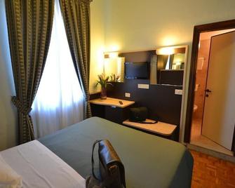 Hotel Il Castello - Ассізі - Спальня