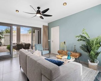 Bonaire Beach Apartment 4 with communal pool and diving facilities - Kralendijk - Living room