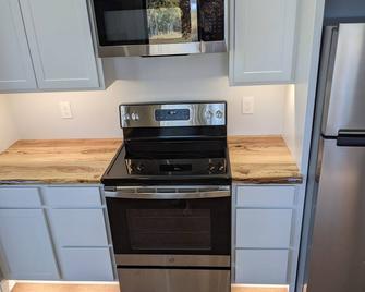 Newly built Tiny Home in a peaceful setting with lovely views! - Hopkinsville - Kuchyň