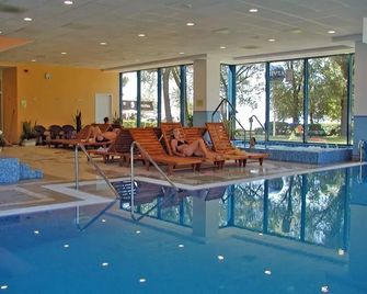 Hotel Magistern Konferencia és WellnessHotel - Siófok - Pool