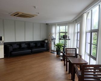 Hotel Orkid Inn - Puchong - Sala de estar