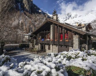 Sky and retreat in a charme house in Courmayeur! - Courmayeur - Bâtiment