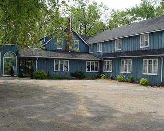 Windspire Inn - Saugeen Shores - Building