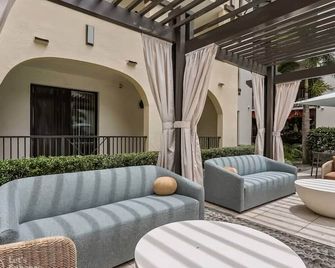 Tampa Tropical-10 Min to Airport - Tampa - Patio