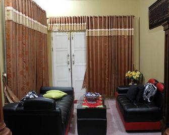 3 bedroom House Penajam Kalimantan Timur - Tanah Grogot - Ruang tamu