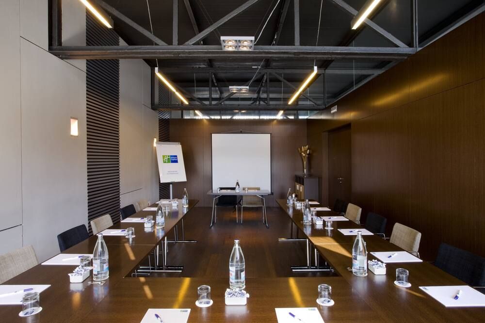 Holiday Inn Express Barcelona - City 22@ By IHG - ברצלונה - חדר ישיבות