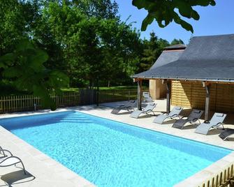 Cosy holiday home in Brion with pool - Brion - Piscina
