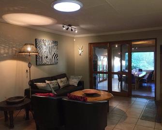 Treelands Estate Dullstroom - Dullstroom - Вітальня