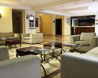 Montania Business Hotel - Mudanya - Лоббі