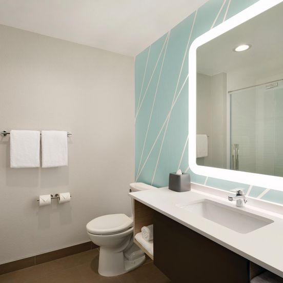avid hotels - Chicago O Hare - Des Plaines image 1
