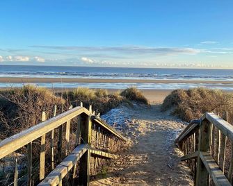 Dog Friendly Holiday Chalet close to the Beach Bar & Restaurant on-site - Mablethorpe - Beach