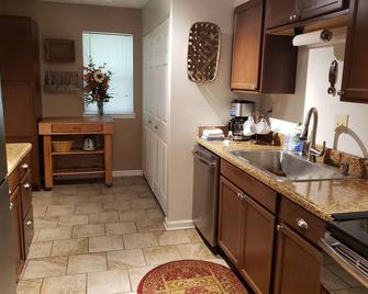 Updated, 2 Bedroom Condo - Sleep 6 off of Price's Fork - 2 Night Minimum - Blacksburg - Kitchen