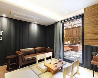 Hotel Sol -The Ryokan and Sauna - Jeonju - Living room