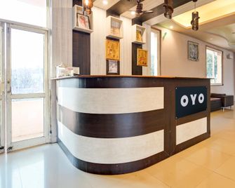 Spot On Pankhudi Hotel And Bar - Āmer - Rezeption