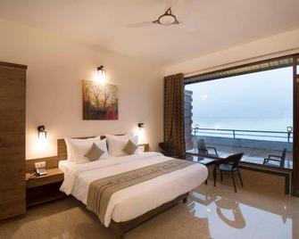 Miraya Hotel - Panchgani - Bedroom