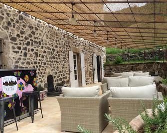 Studio-Oversized-Ensuite with Jet bath-Mountain View-Kig size - Saint-Étienne-de-Boulogne - Patio