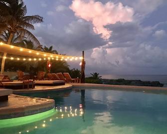Hotel Playa La Media Luna - Isla Mujeres - Bể bơi