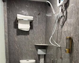 Hotel Uptown Semenyih - Semenyih - Bathroom