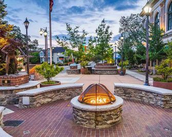 Holiday Inn Auburn By IHG - Auburn - Attraktionen