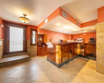 Hostal Sin Recep24h Puerta De La Villa - Pet Friendly & Restaurante - Almazán - Reception