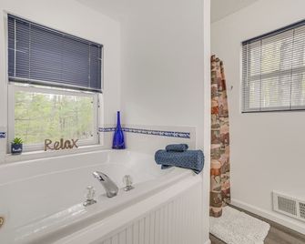 Pet-Friendly Kalkaska Home about 19 Mi to Torch Lake! - Kalkaska