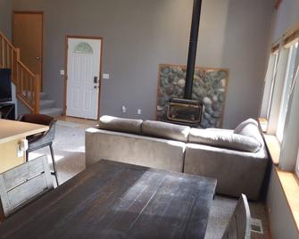 Chalet-style cabin near Mt. Rainier and Crystal - Enumclaw - Living room
