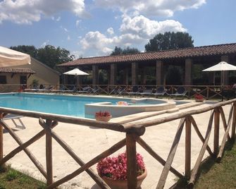 Agriturismo Il Mulino del Vescovo - Giano dell'Umbria - Pool