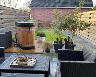 Atmospheric Wadden houses located next to each other near the Wadden Sea - Paesens - Patio