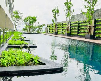 Golden Tulip Pattaya Beach Resort - Pattaya - Zwembad