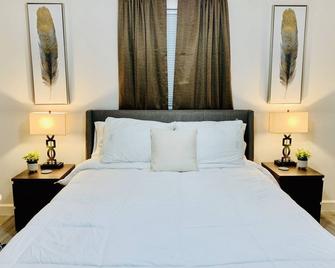 Mayfield @ Oyster Creek - Tranquil Creek & Nature! - Sugar Land - Bedroom