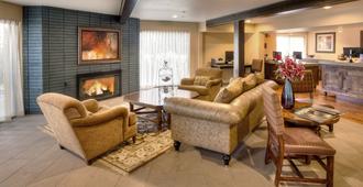 The Lodge at Eagle Crest Resort - Redmond - Living room