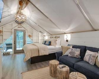 Fishing Lure Luxury Glamping Tent Fishin - Скоттсборо - Спальня