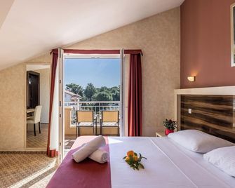 هوتل تيرا - نوفالجا - غرفة نوم