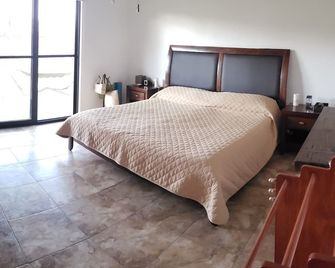 Casa amplia con jardín y alberca, a solo 5 minutos del lago de Tequesquitengo - Jojutla de Juárez - Habitación