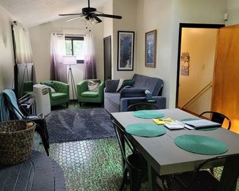 Pet & Kid Friendly Lake community w/ boat launch & beach - Moultonborough - Sala pranzo