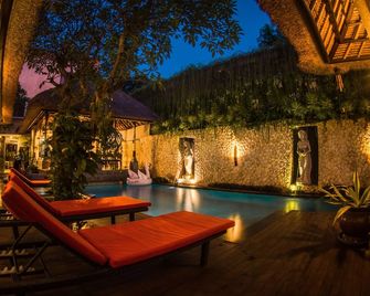 Manzelejepun Luxury Villa & Pavilion - Denpasar - Pool
