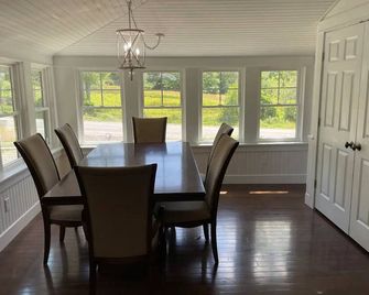 Downtown Blue Hill - best place in town - Blue Hill - Comedor